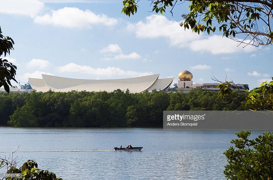 The Brunei sultan’s palace Istana Nurul Iman seen from Sungai Brunei.