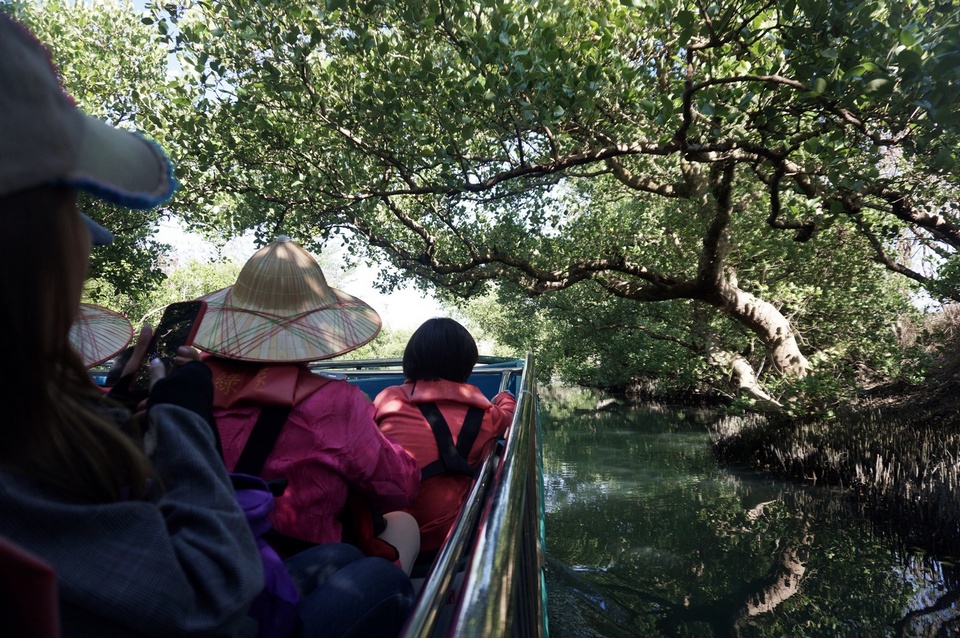 Boat tour in Taijiang National Park