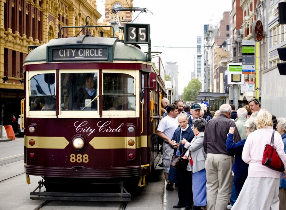 Free tourist tram in Melbourne city 3