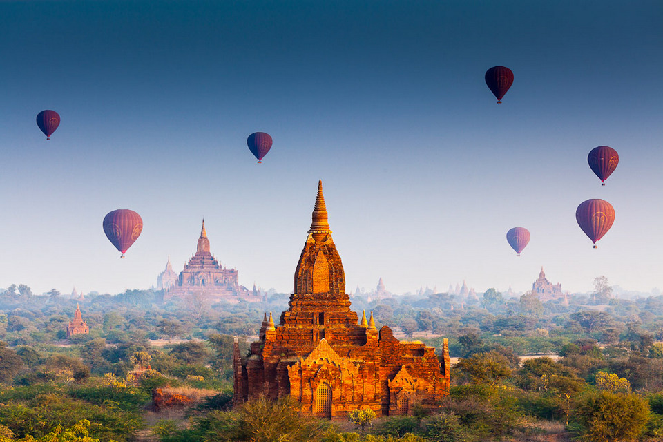 Hot-air-balloon-over-Bagan-3-of-42
