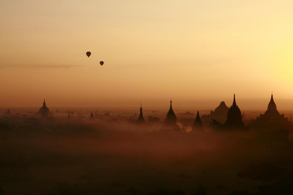 4-Bagan-temple-in-the-dawn-mist1