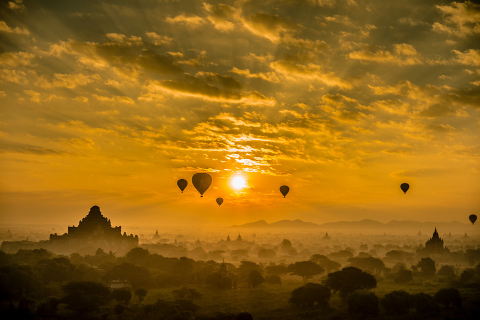 Bagan-balloon-ride-sunset