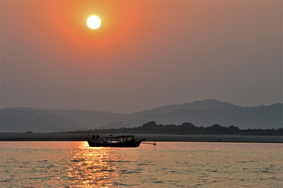 Cruise the Irrawaddy River at Sunset in Bagan