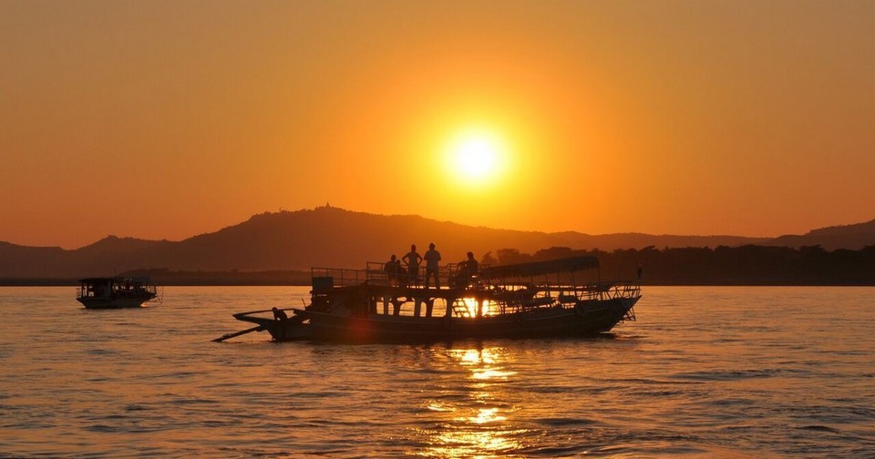 Cruise the Irrawaddy River at Sunset in Bagan