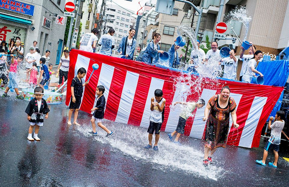 Fukagawa Hachiman Matsuri Tokyo water festival