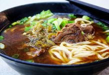 taiwan beef noodle soup