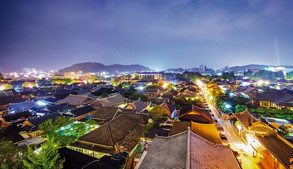 Night view of Hanok Village © Jeonju City