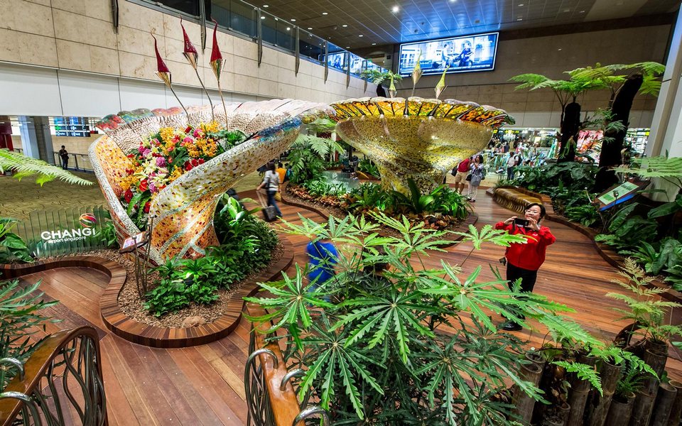 What to do in Changi Airport — Top 9 things to do in Changi Airport, Singapore rain-vortex-in-jewel-changi-airport