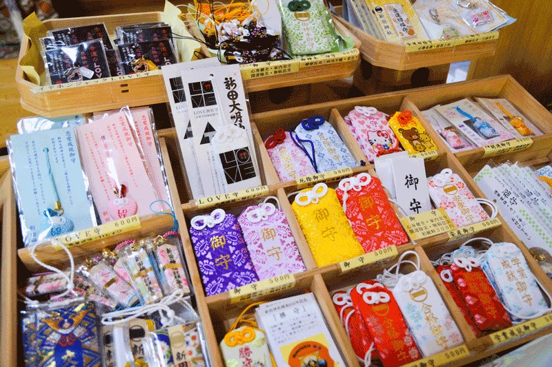 Omamori – Japanese Lucky Charms best things to buy in japan best items to buy in japan best gifts to buy in japan must buy in japan