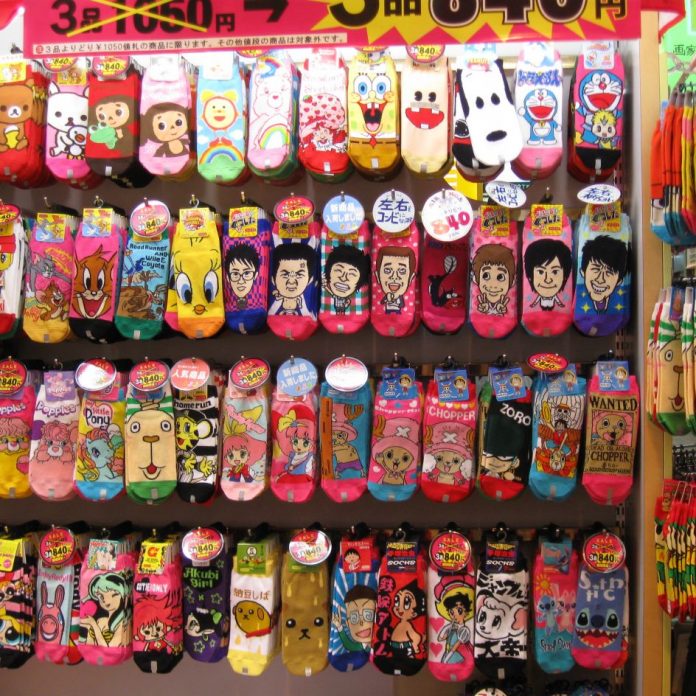 must-buy-in-japan-top-23-cheap-things-famous-souvenirs-cool-gifts