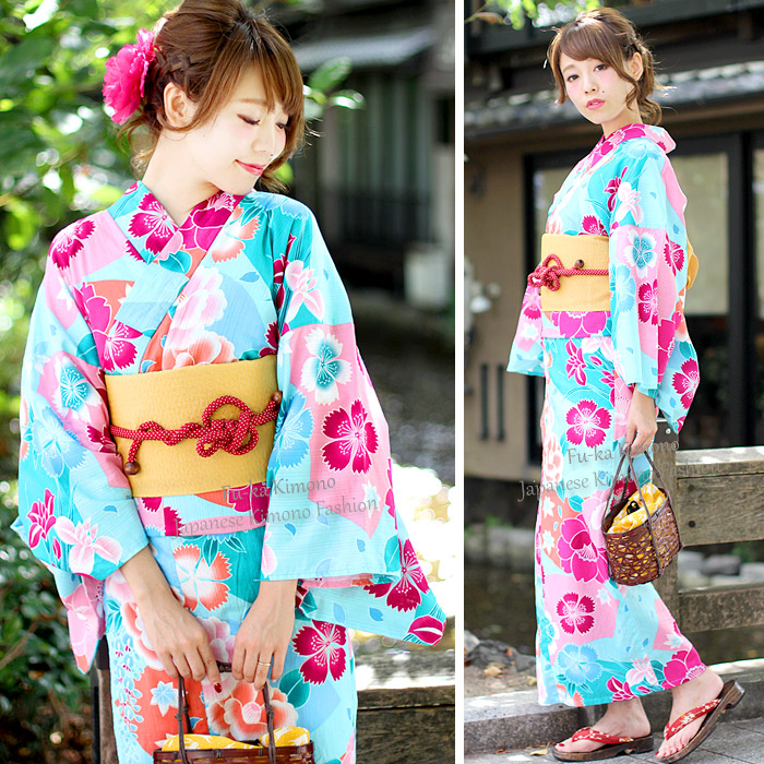 No Japanese Girl spend summer without wearing YUKATA!