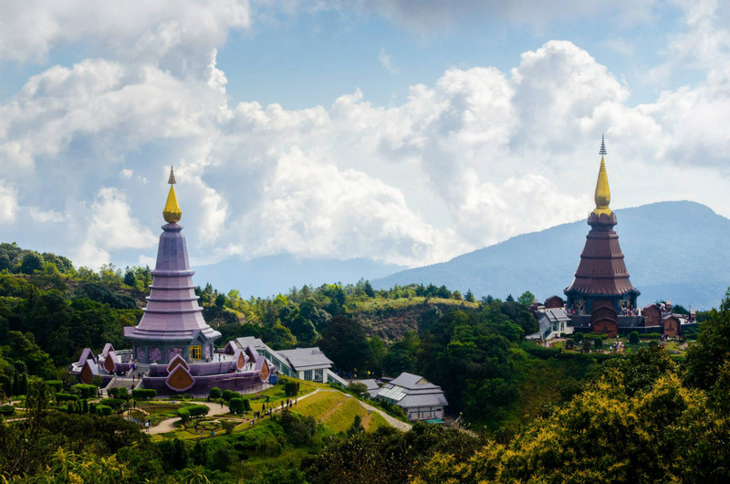 king-and-queen-pagoda-napha-metaneedol-and-napha-pholphumisiri-of-doi-inthanon-chiang-mai-thailand-3-shot_bkhezab__F0000