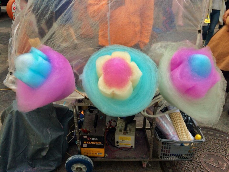 Korean street food cotton candy Image by: must eat street food in seoul blog.
