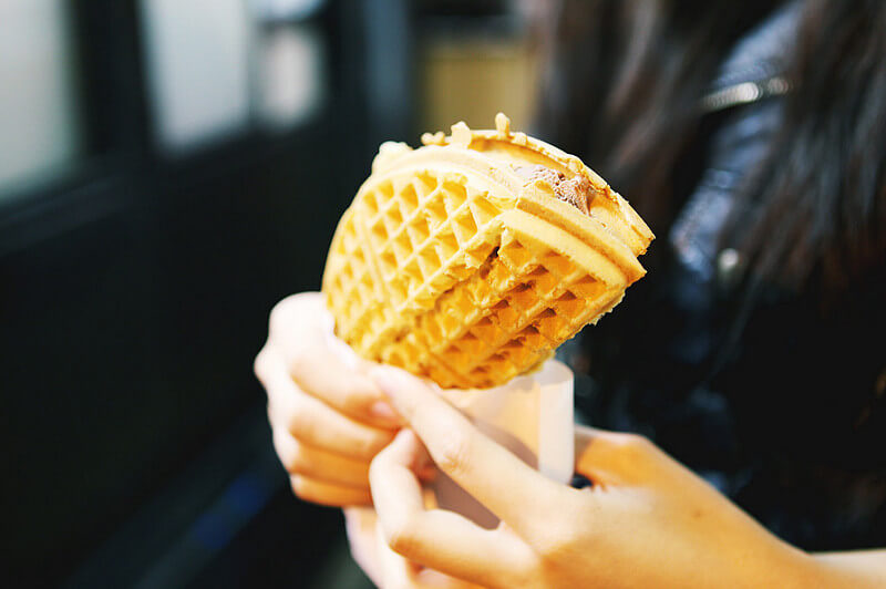 Korean street food waffle ice cream sandwich (3)
