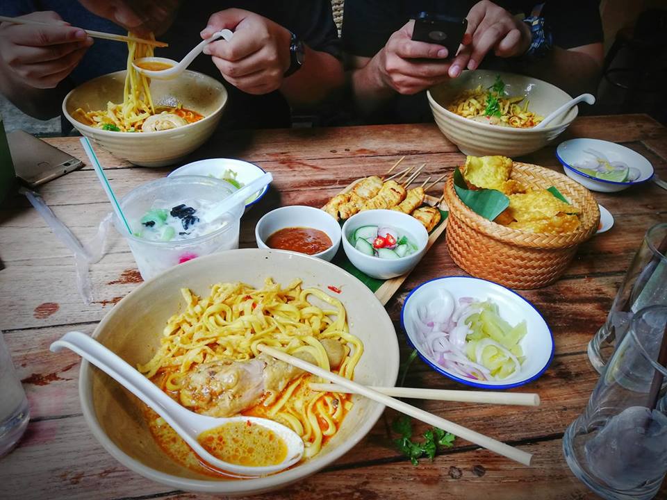 khao-soi-nimman kao soi nimman (1) Credit: top restaurants in chiang mai blog.