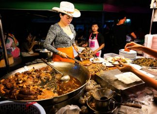 Image by: best places to eat chiang mai blog. Cowboy Hat Lady at Khao Kha Moo