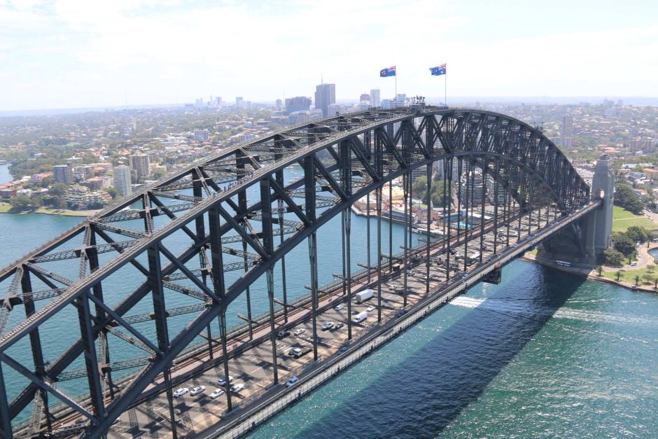 sydney harbour bridge australia (1) Image by: sydney travel guide blog.