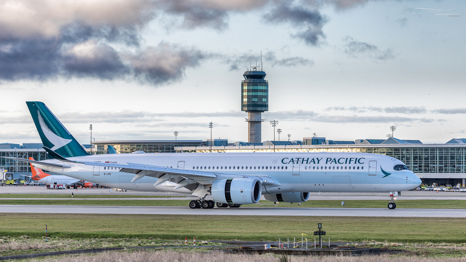 cathay-pacific-airbus-a350-vancouver-yvr