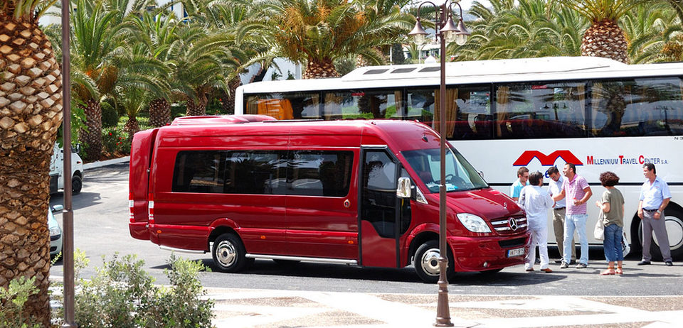 shuttle bus in santorini