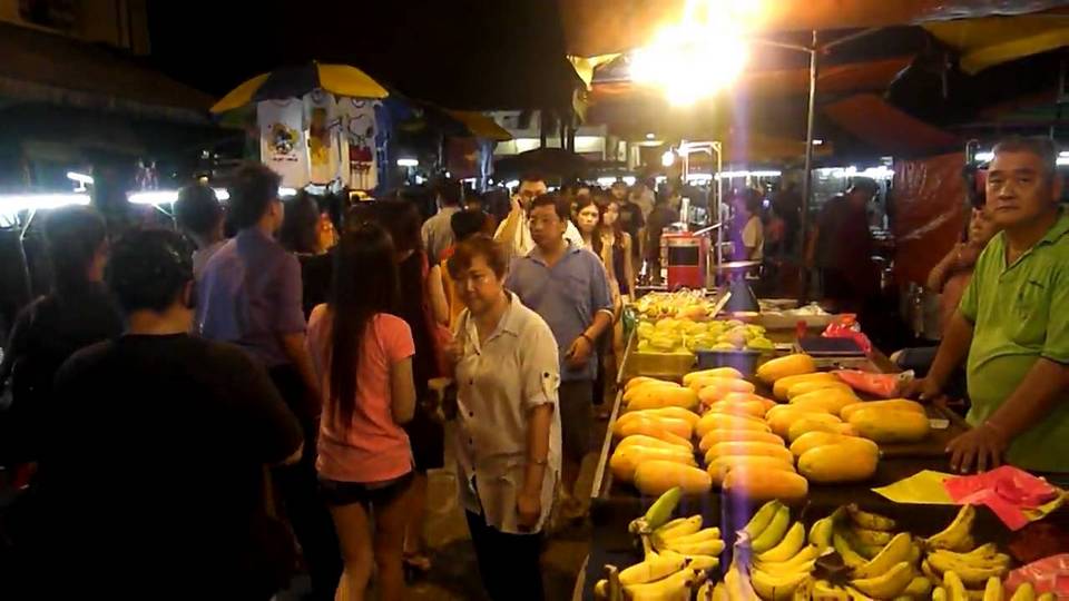 Sri Petaling Night Market Credit: kuala lumpur itinerary for 1 day blog.