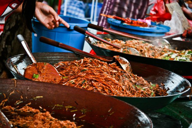 At Sri Petaling, Pasar Malam is available on every Tuesday, regardless