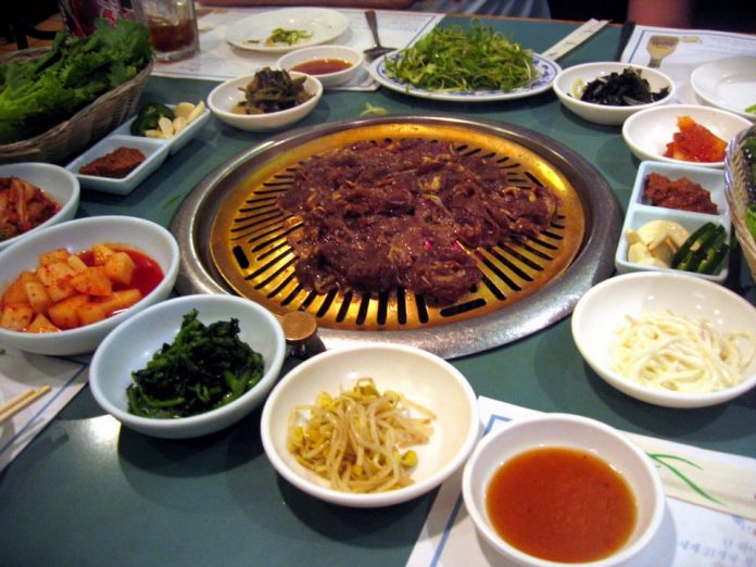 bulgogi korean beef bbq, food to eat in korea, food you must eat in