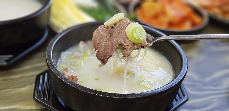 1Seolleongtang (Beef Bone Soup) (2)