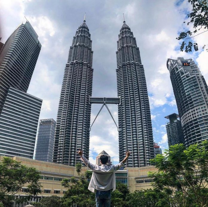 Expolore Petronas Twin Towers KL — How to get there & what to do at ...