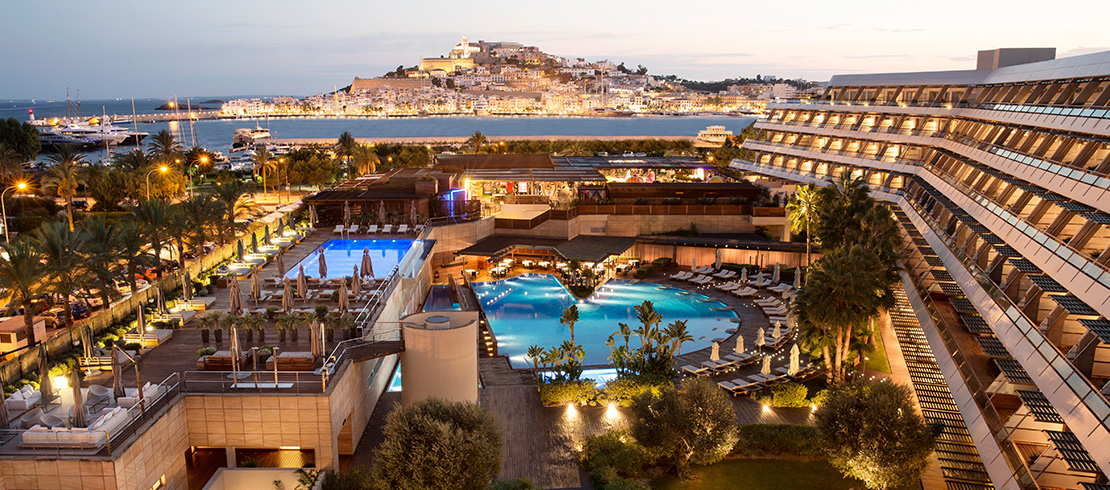 Ibiza-Gran-Hotel-professionals-view-night