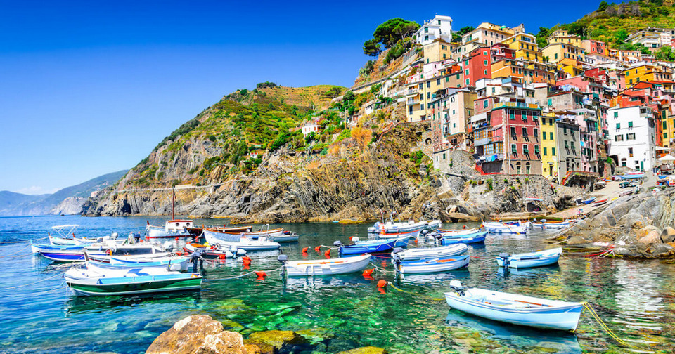 getting cinque terre by boat