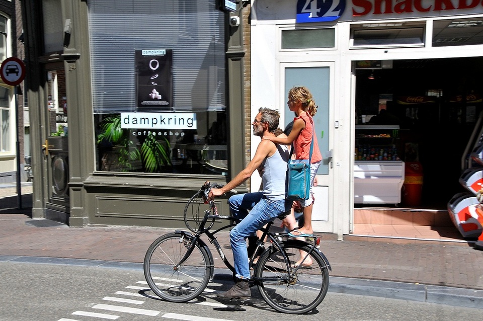 bicycling-amsterdam-kid