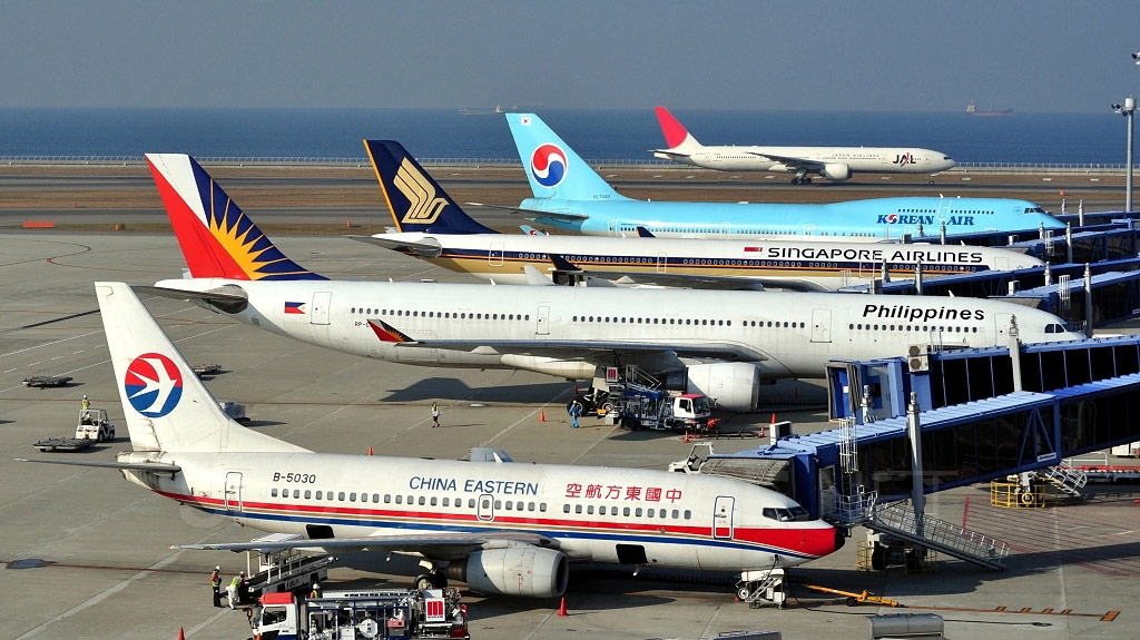 Colourful-airlines-at-Nagoya-Centrair-November-2010