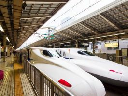 How to Travel from Osaka to Tokyo Quickly & Economically nozomi-shinkansen-4