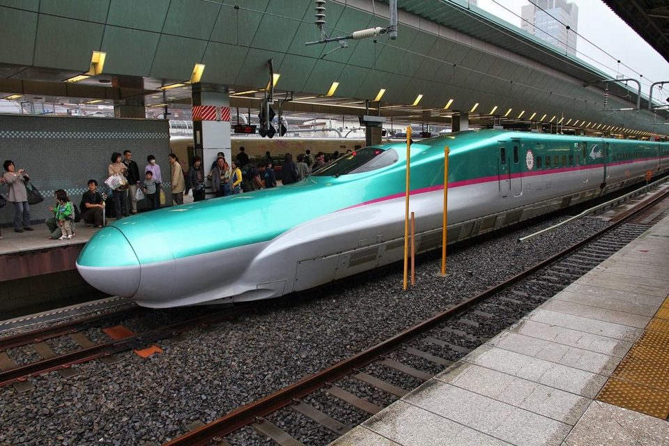 shinkansen-bullet-train-1200x800