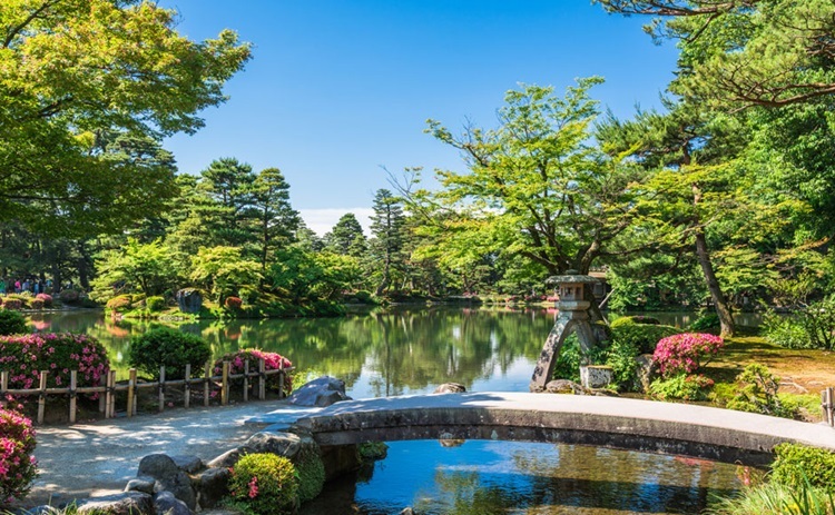 Kenroku-en Garden,kanazawa travel blog (1)