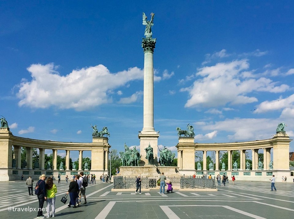 Heroes’ Square,budapest travel blog (1)