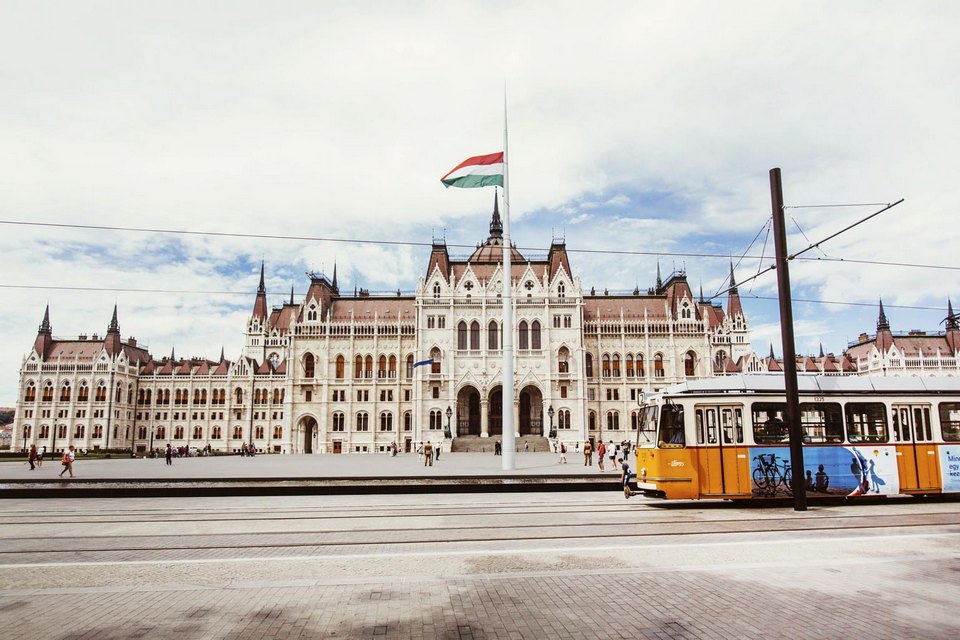 getting around budapest travel blog