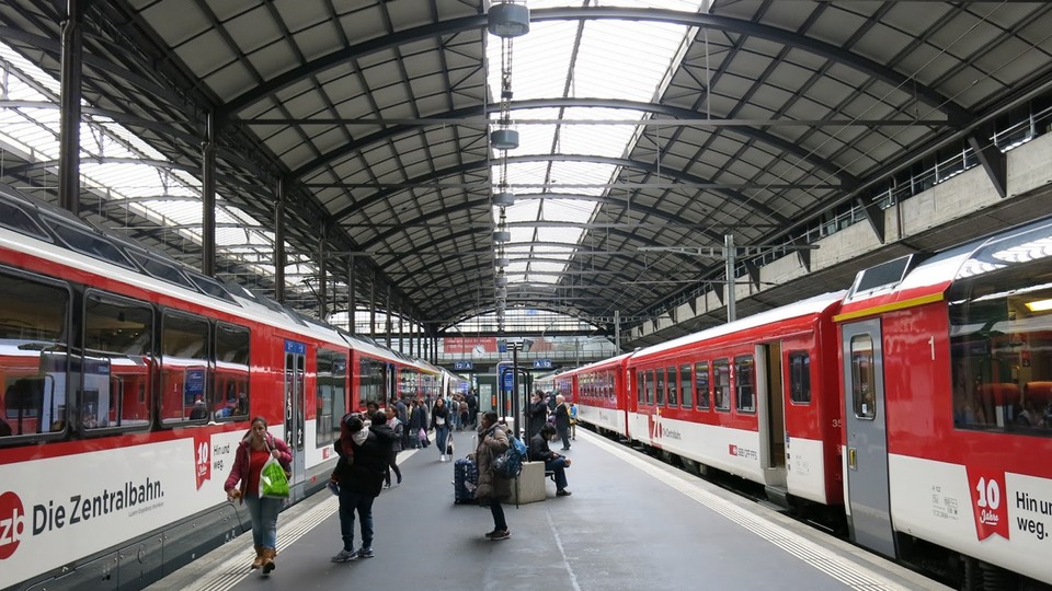 The-train-from-zurich-airport-to-lucerne