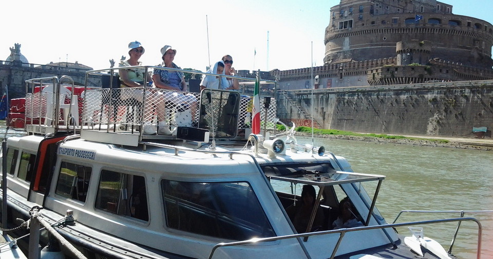 tiber river rome travel blog (2)