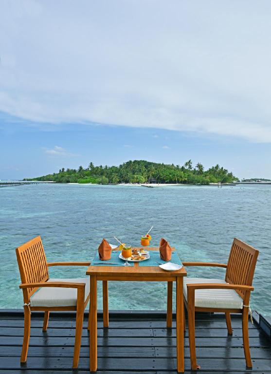 top Adaaran Select Hudhuranfushi,best affordable maldives resorts,where to stay in maldives,where to stay in maldives which island is best (1)