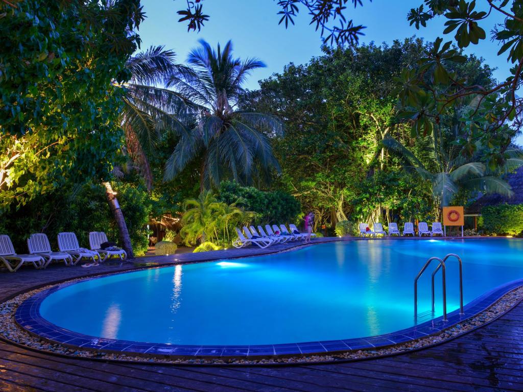 top Adaaran Select Hudhuranfushi,best affordable maldives resorts,where to stay in maldives,where to stay in maldives which island is best (1)