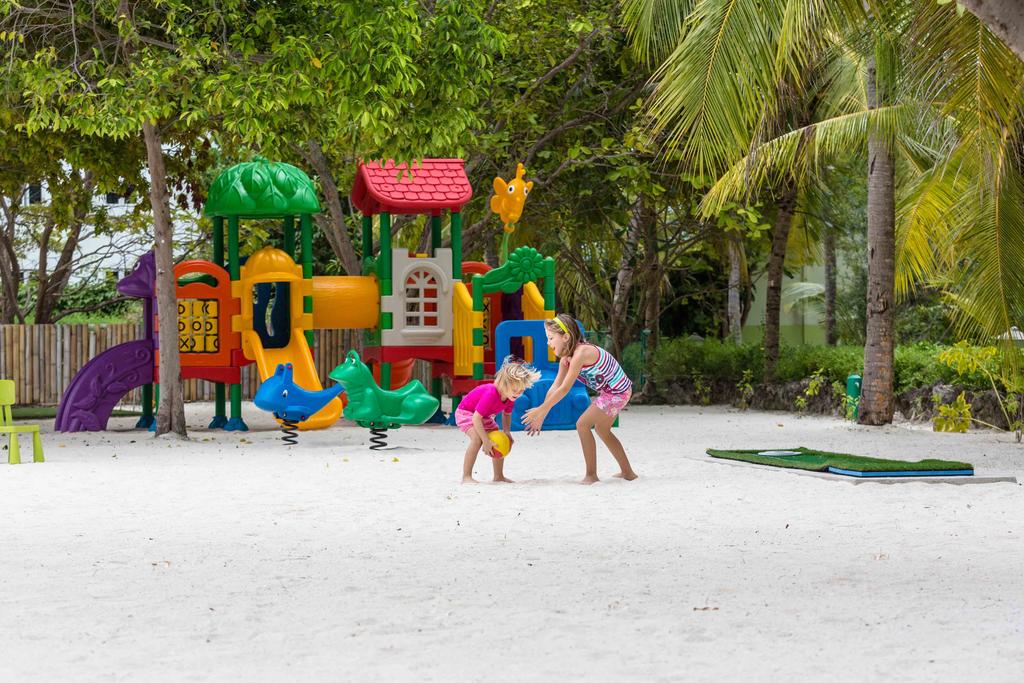 Bandos Island Resort & Spa,best affordable maldives resorts,where to stay in maldives,where to stay in maldives which island is best (1)