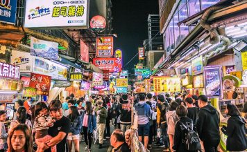 Fengjia night market