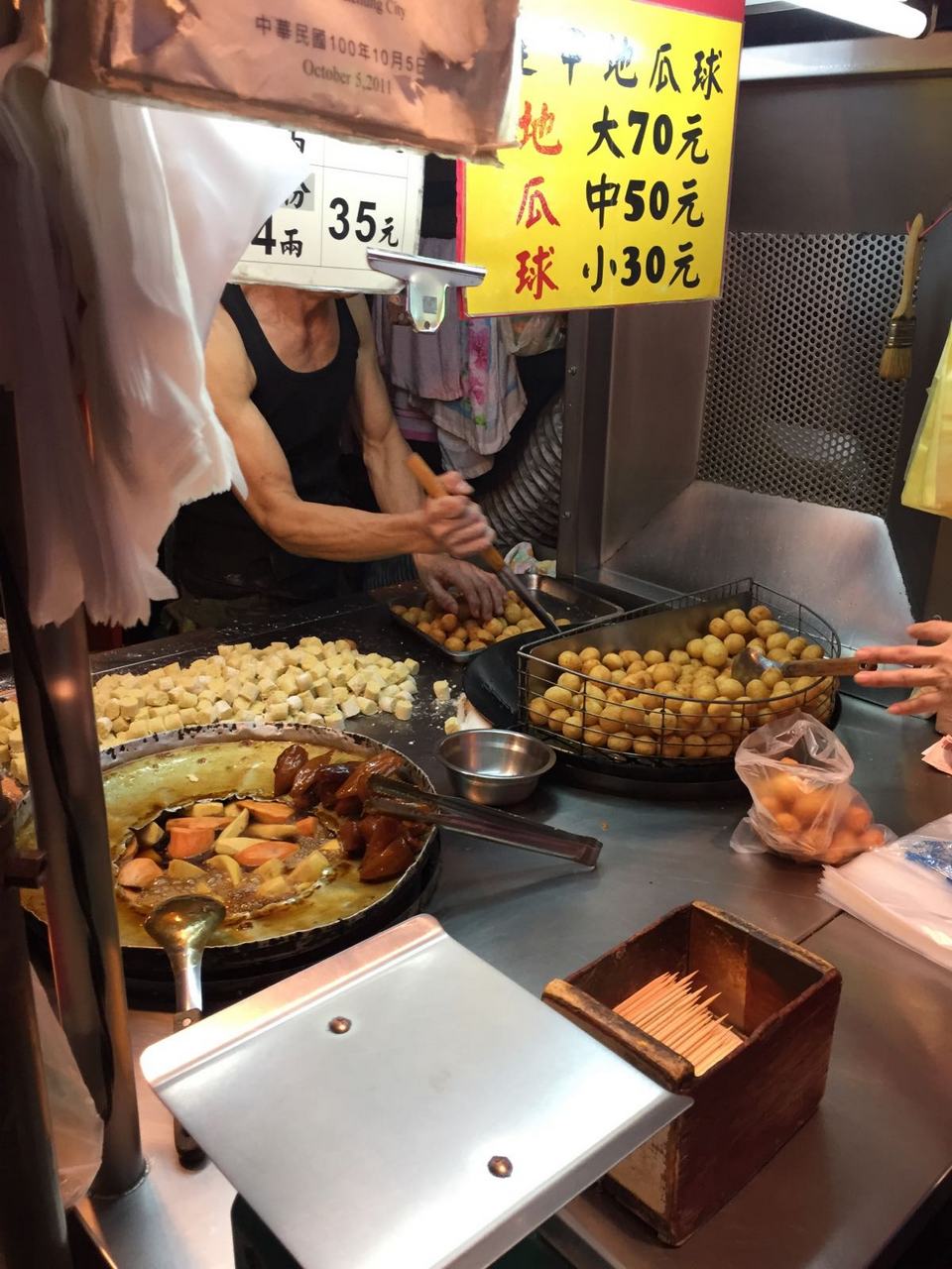 fengjia night market must eat,taichung fengjia night market,what to eat at fengjia night market taichung taiwan (1)