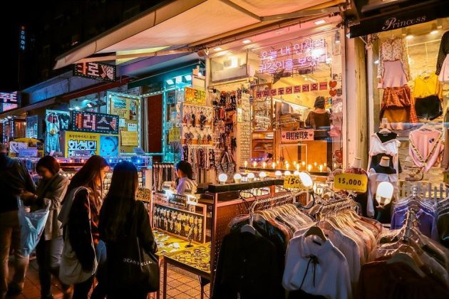 Hongdae travel blog — How to visit, what to do in Hongdae & what to eat ...