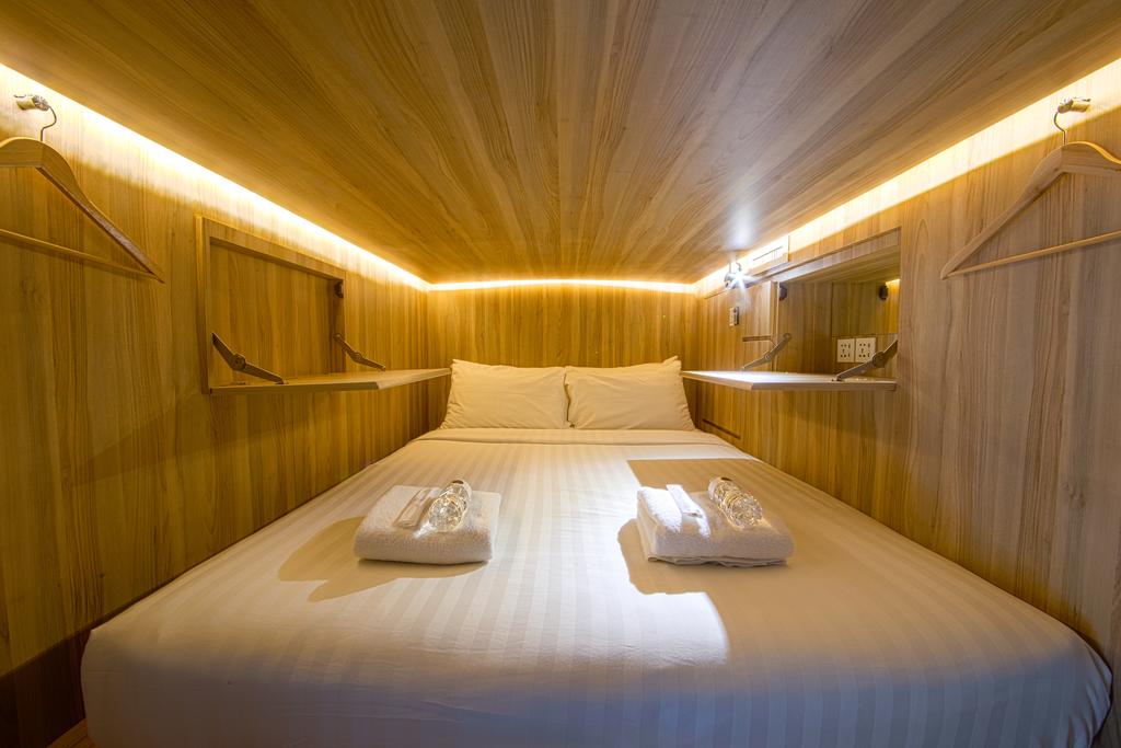 CUBE Boutique Capsule Hotel,places to stay in singapore cheap,where to stay in singapore cheap,where to stay in singapore on a budget (1)