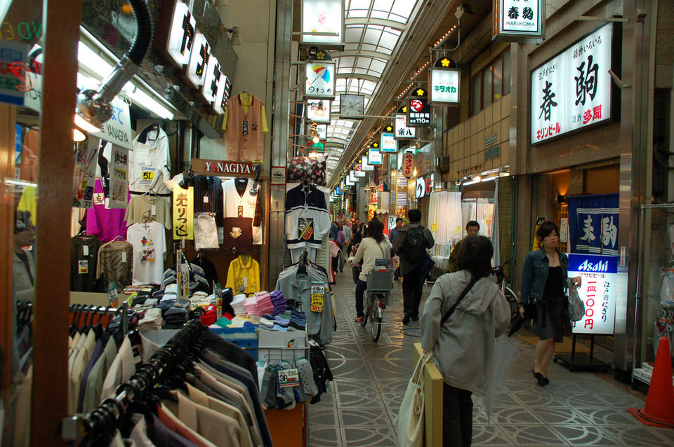 osaka-tenjinbashi,cheap shopping street in osaka (1)