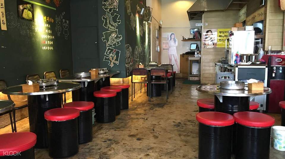 Ilbeonji Gopchang Kkomjangeo Korean BBQ,best street food area in seoul,where to eat korean street food in seoul,where to eat street food in seoul (2)