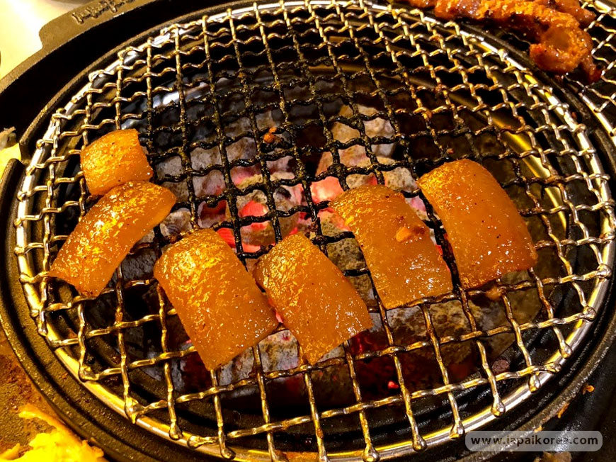 Dwaeji Ggupdaegi (Grilled pig skin),strange food in korea,korean exotic food,weird korean food,korean strange food