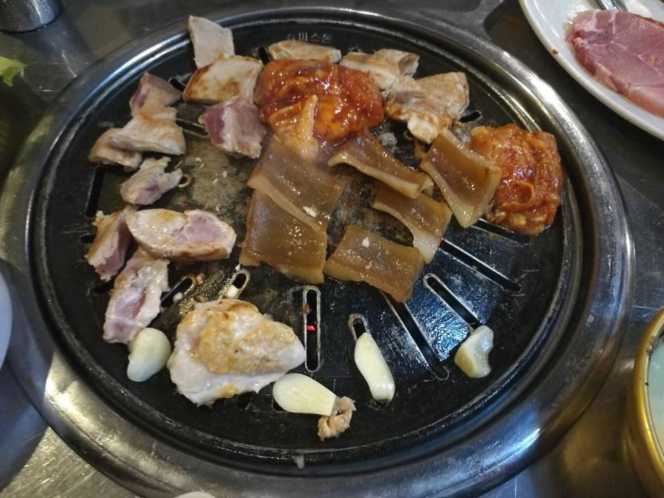Dwaeji Ggupdaegi (Grilled pig skin),strange food in korea,korean exotic food,weird korean food,korean strange food